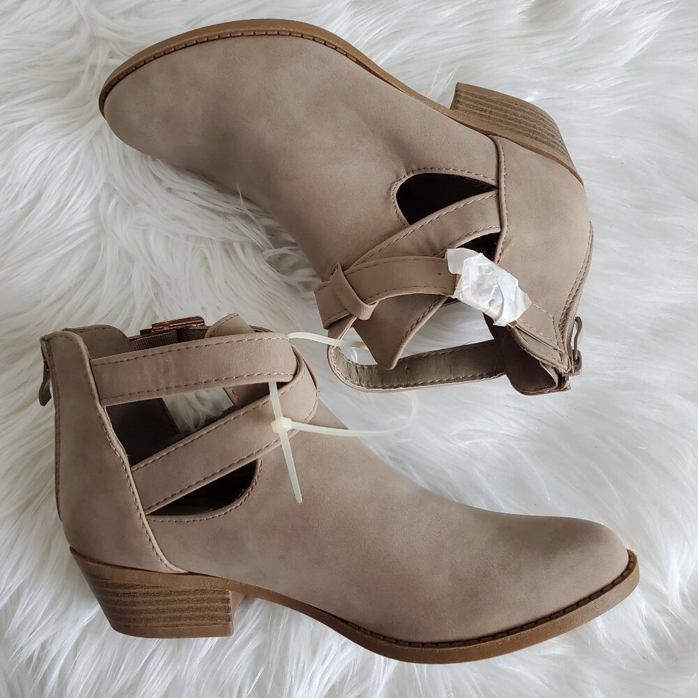 Top Moda Suede Taupe Back Zip Ankle Cut-Out Heeled Booties SZ 5